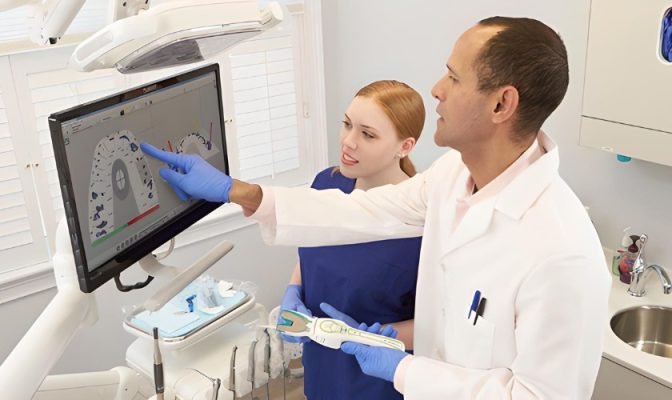 Bác sĩ nha khoa sử dụng Hệ thống thẩm định - phân tích khớp cắn T-Scan