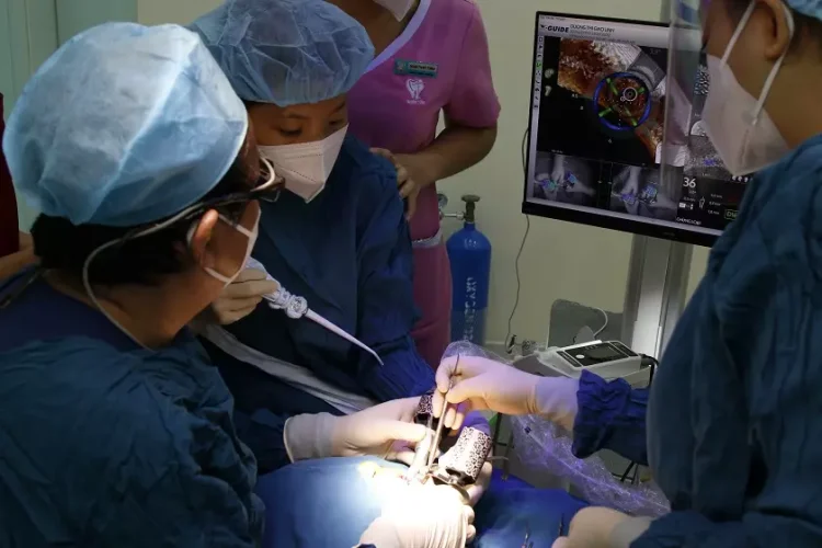 Cấy ghép Implant với sự hỗ trợ của công nghệ định vị X – Guide