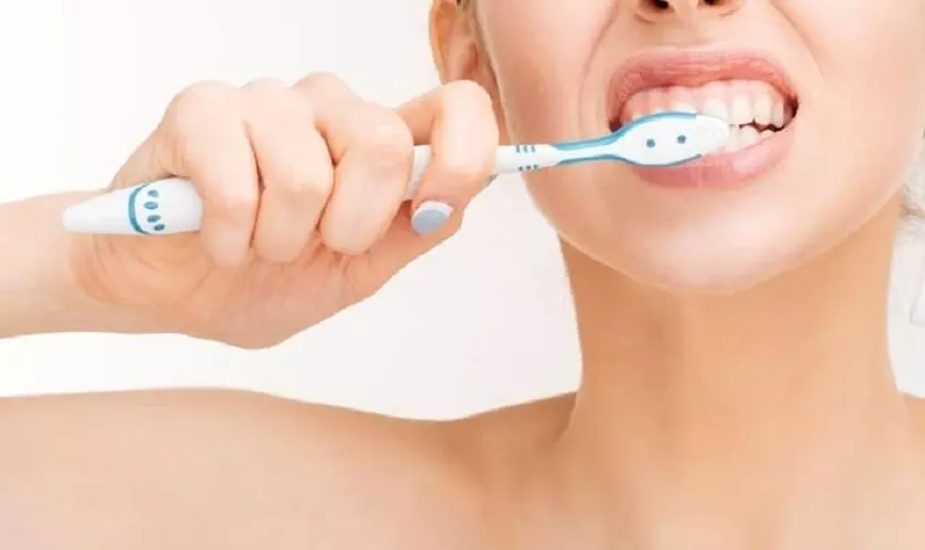 Chăm sóc răng miệng sai cách là nguyên nhân dẫn đến trồng răng Implant thất bại