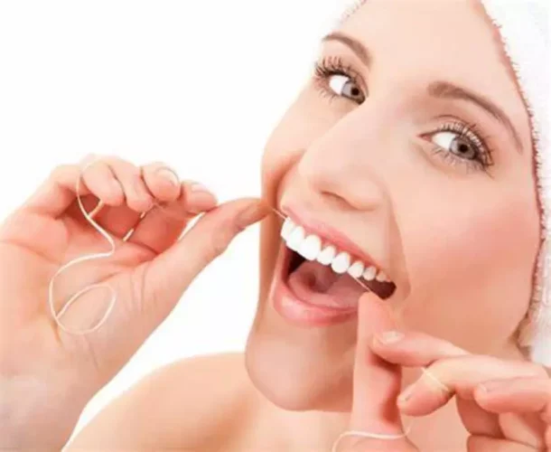 Nên chăm sóc răng nhẹ nhàng sau khi cắm implant
