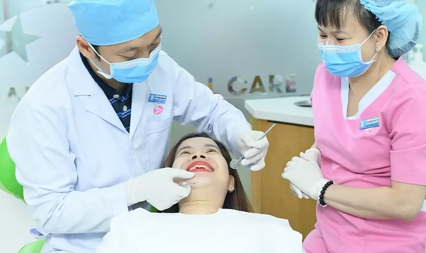 Trồng răng Implant có bị hôi miệng không