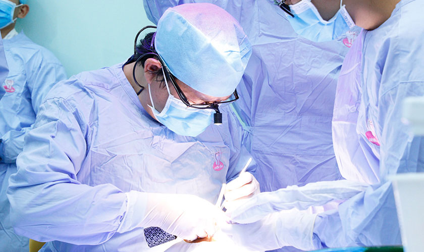 Tiến sĩ Bác sĩ Võ Văn Nhân dời dây thần kinh để cấy Implant