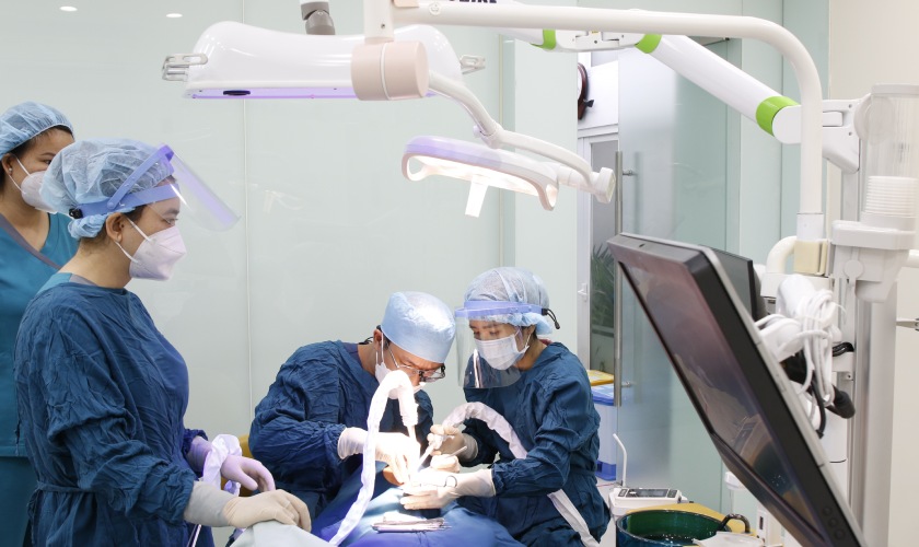 Robot định vị hỗ trợ trồng răng Implant tức thì nhanh chóng, chính xác | Implant Center