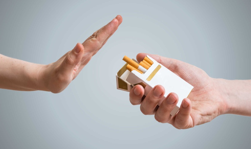 Không hút thuốc lá sau khi ghép xương cấy ghép Implant