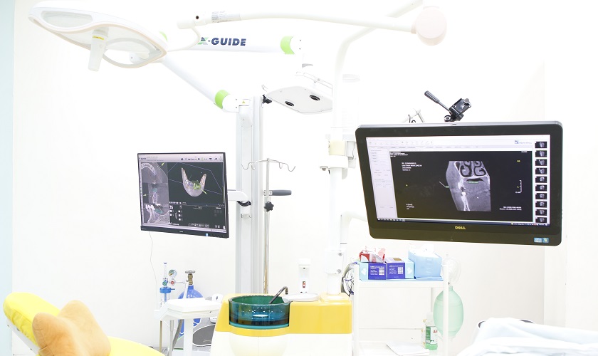 Robot định vị hỗ trợ trồng răng Implant nhanh chóng, chính xác