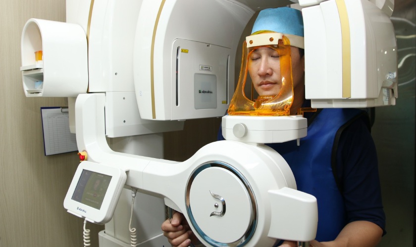 Quy trình trồng răng Implant mất bao lâu sẽ ảnh hưởng bởi công nghệ hỗ trợ