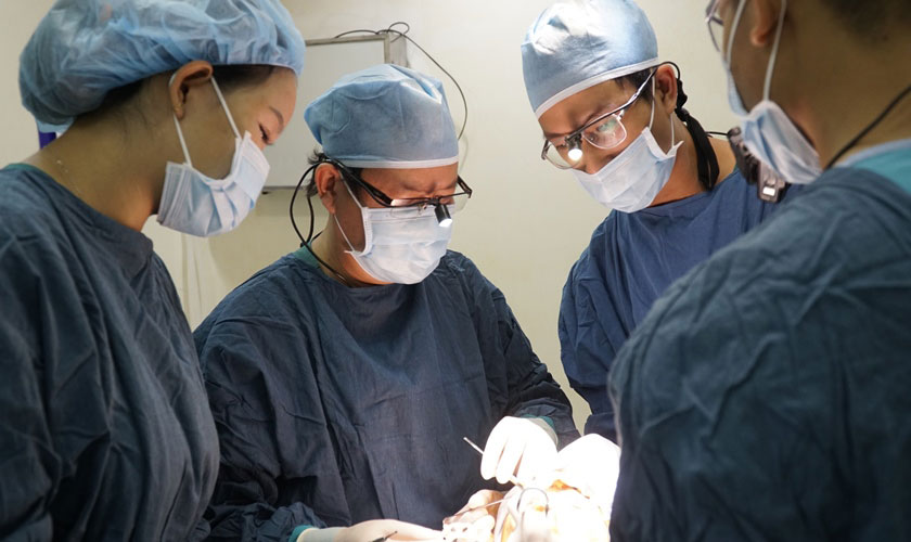 Chỉ các bác sĩ lành nghề mới có thể kiểm soát tốt quy trình phẫu thuật đặt trụ Implant