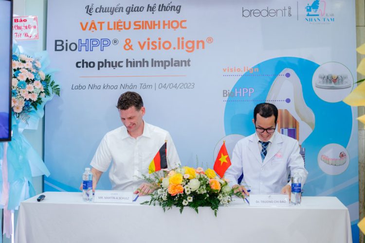 Lễ chuyển giao hệ thống vật liệu sinh học BioHPP và Visio.lign tại Implant Center năm 2023