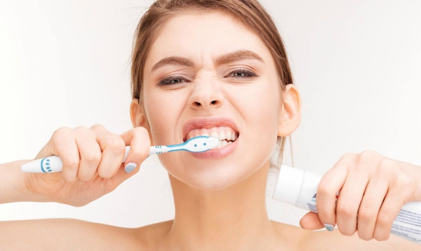 Vệ sinh răng miệng sai cách là nguyên nhân hàng đầu gây hôi miệng