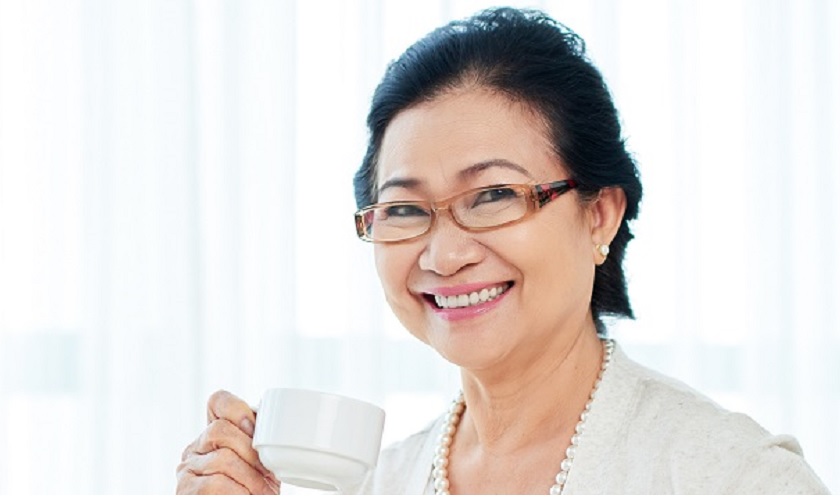 Người cao tuổi cần đáp ứng các điều kiện về sức khỏe mới có thể trồng răng Implant