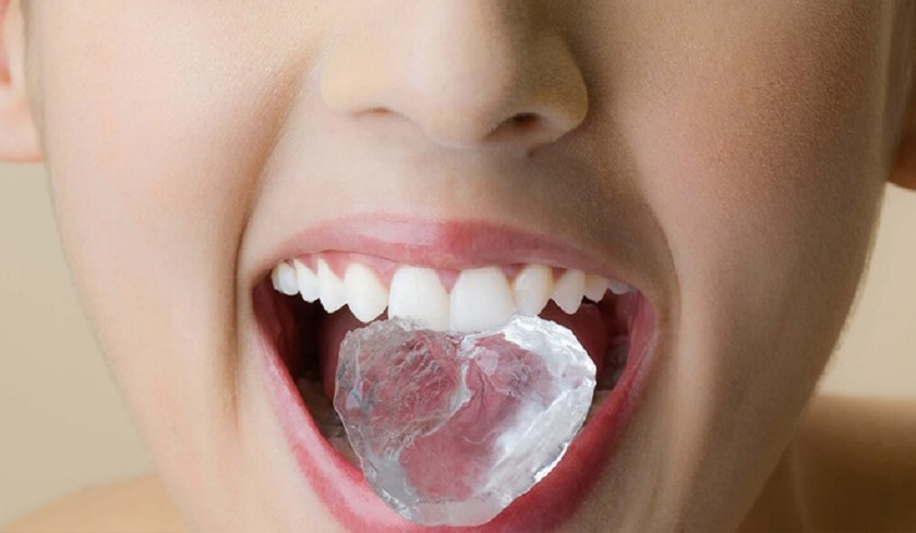 Thói quen nhai đá có thể khiến trụ Implant bị lung lay