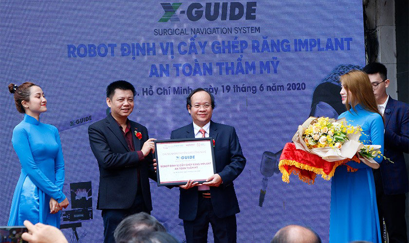 Lễ chuyển giao công nghệ định vị X-Guide giữa Implant Center, Tập đoàn Envista và Công ty Medent