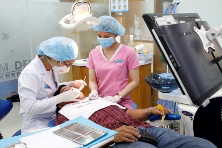 Cấy ghép răng Implant tức thì cần có sự xem xét và chỉ định từ bác sĩ nha khoa