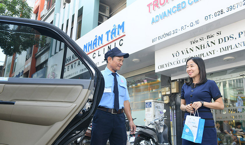 Đặc quyền khi trồng răng tại Implant Center - Đưa đón tận nơi