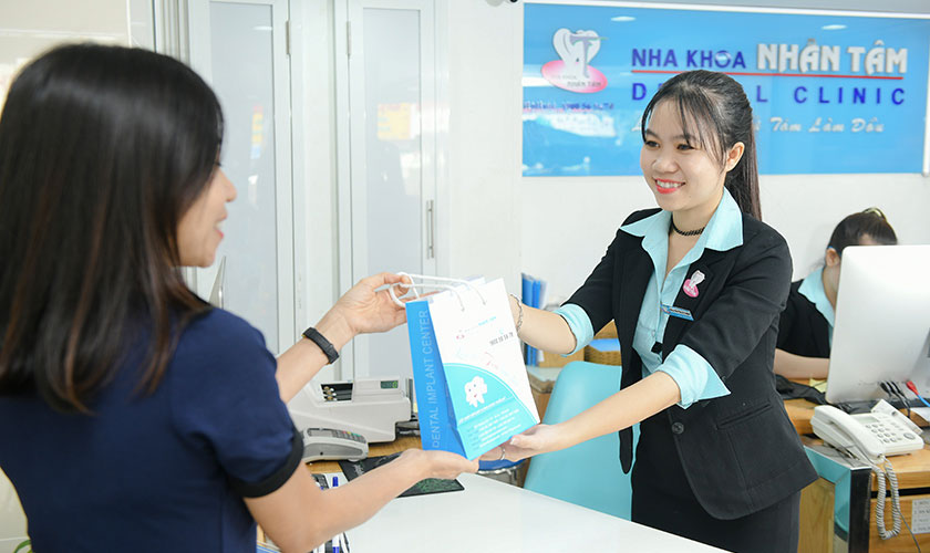 Dịch vụ chăm sóc khách hàng chu đáo tại Implant Center