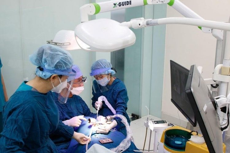 Dưới sự hỗ trợ của công nghệ định vị X- guide quá trình trồng răng Implant sau cấy ghép sẽ hạn chế đau sưng