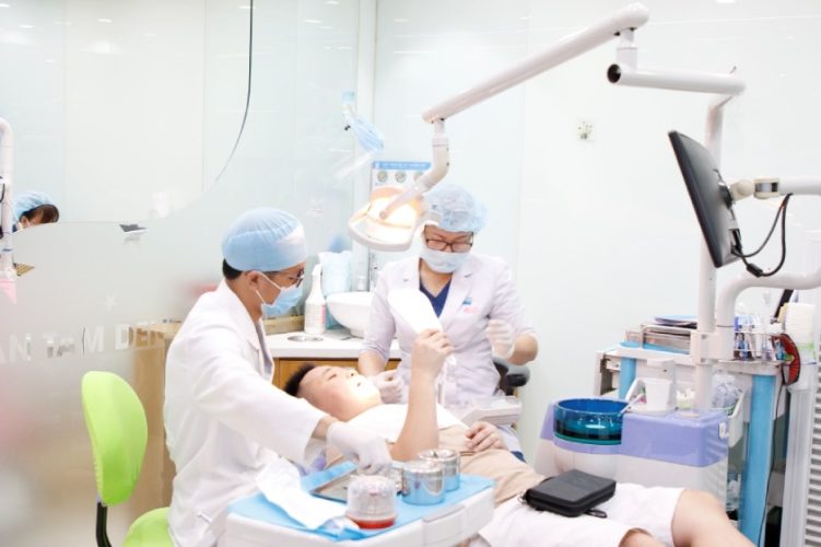 Thăm khám, tham khảo ý kiến của bác sĩ trước khi thực hiện