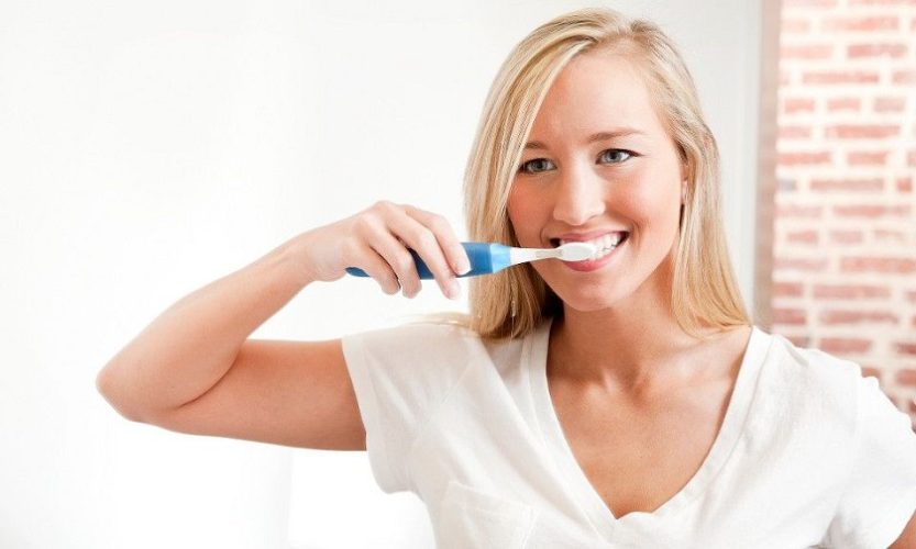 Vệ sinh răng miệng đúng cách và thường xuyên