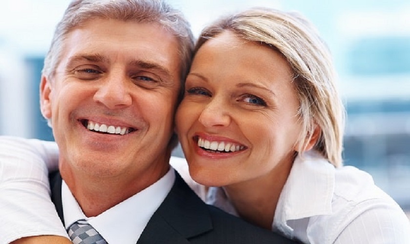 Người trung niên có trồng răng Implant được không?