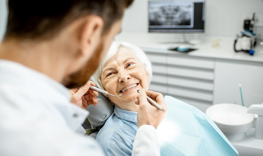 Quy trình trồng răng Implant cho người già