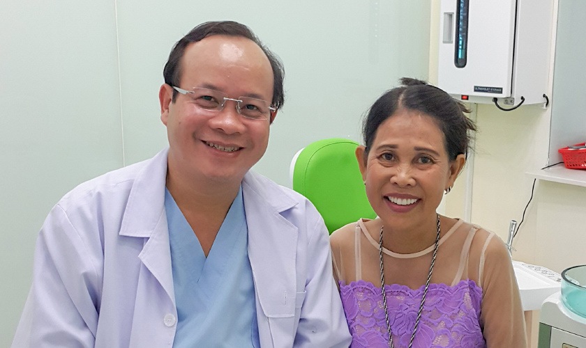 Lấy lại thẩm mỹ nụ cười với trồng răng Implant