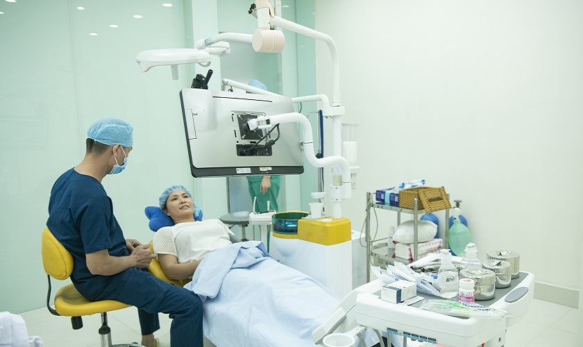 Thăm khám với bác sĩ để được tư vấn về điều trị phù hợp