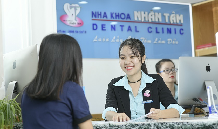 Hoạt động chăm sóc khách hàng tại Implant luôn chuyên nghiệp và chu đáo