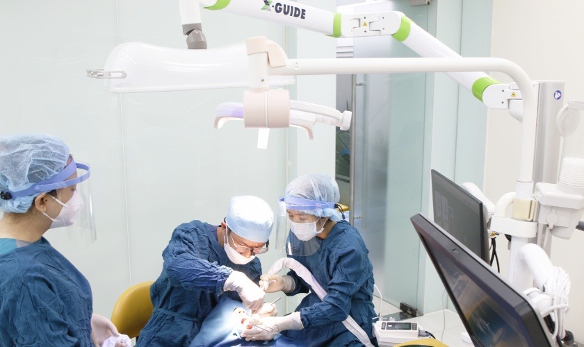 Nhờ ưu điểm của công nghệ định vị X-Guide với người cao tuổi, Implant Center đã cập nhật và ứng dụng công nghệ này tại nha khoa