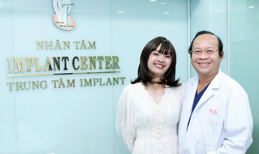 Ts.Bs Võ Văn Nhân là bác sĩ Việt Nam đầu tiên dời dây thần kinh và cấy implant xương gò má cho bệnh nhân không răng bẩm sinh